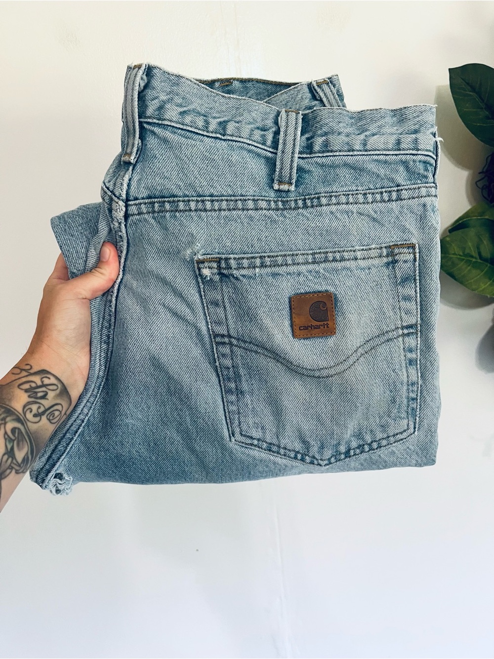 Men’s Carhart Relaxed Fit Denim Work Jeans Used Retro Light Wash 34x30